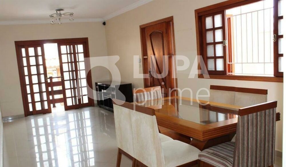 Casa para alugar com 3 quartos, 300m² - Foto 2