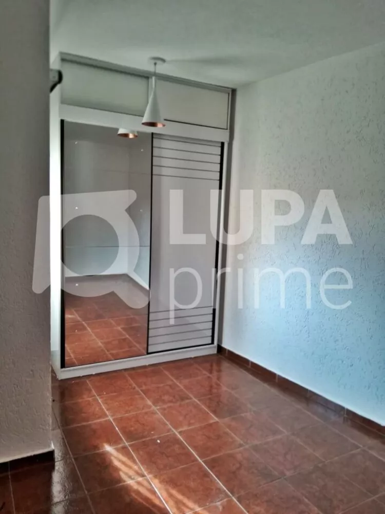 Casa à venda com 2 quartos, 73m² - Foto 4