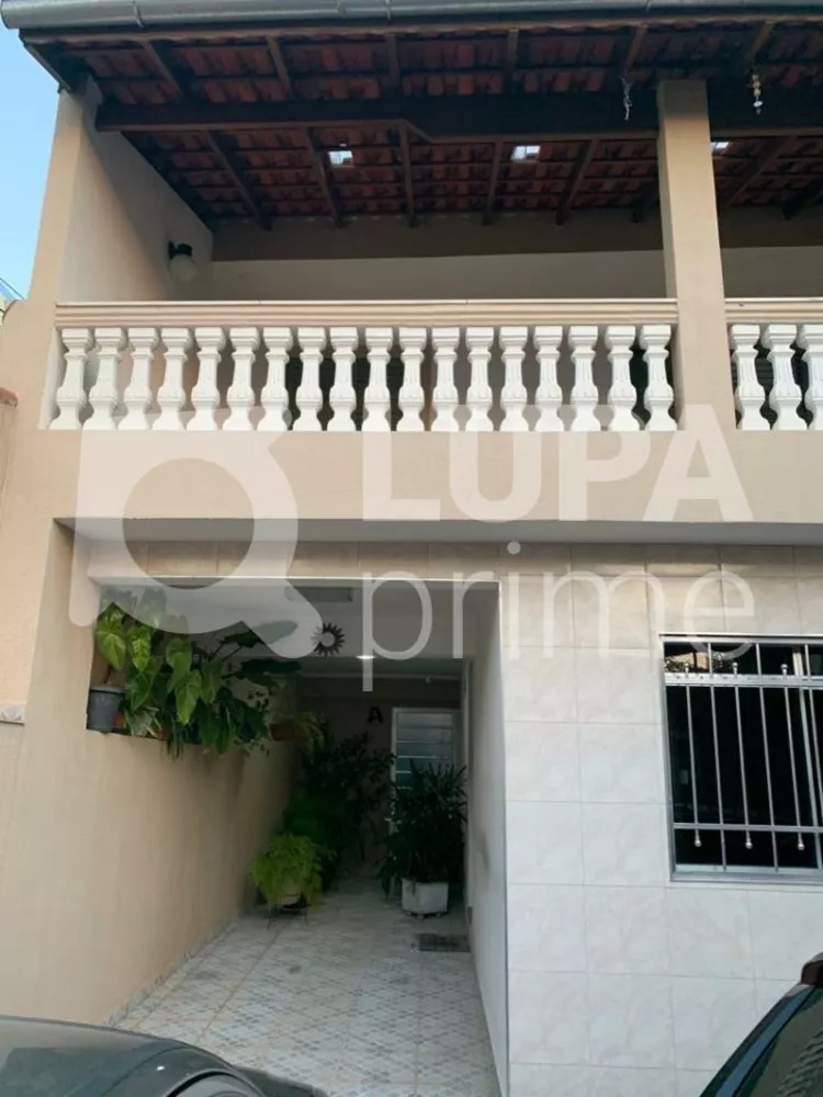 Casa à venda com 3 quartos, 300m² - Foto 1