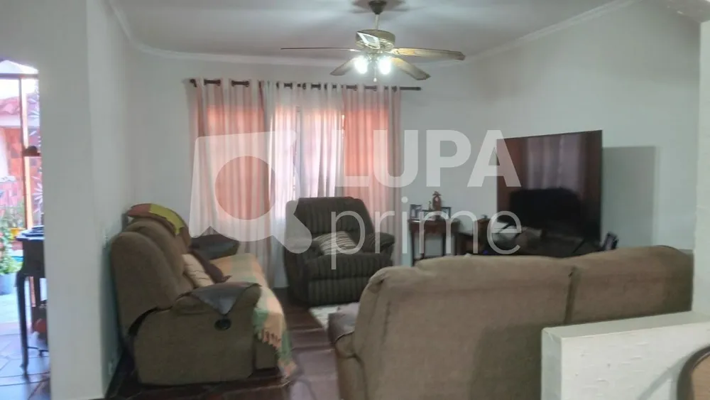 Casa, 3 quartos, 200 m² - Foto 1