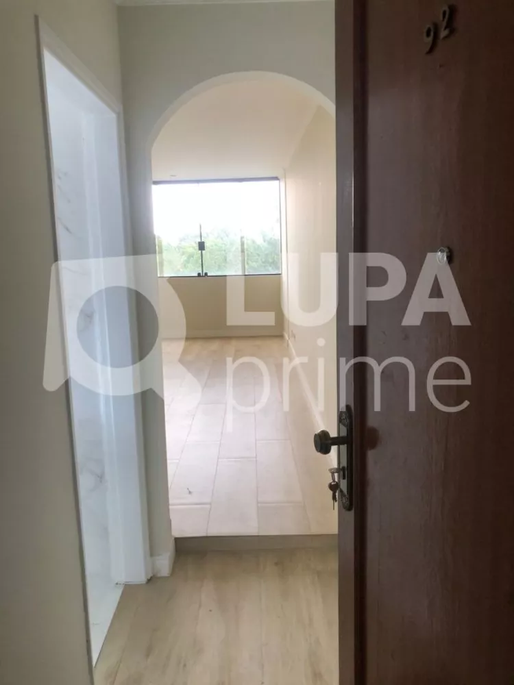 Apartamento à venda com 3 quartos, 80m² - Foto 2