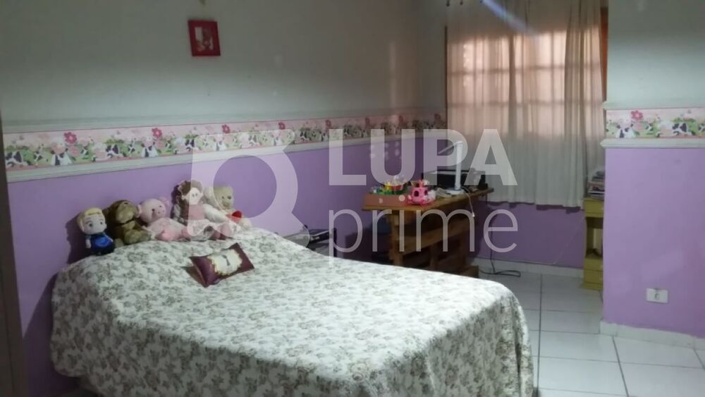 Casa à venda com 6 quartos, 1341m² - Foto 7