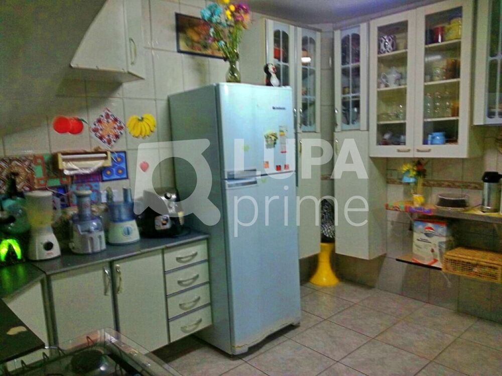 Casa à venda com 3 quartos, 230m² - Foto 3