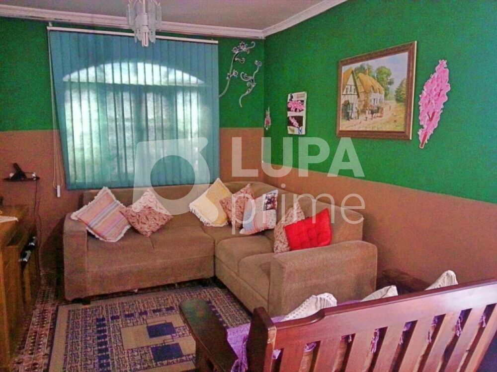 Casa à venda com 3 quartos, 230m² - Foto 1
