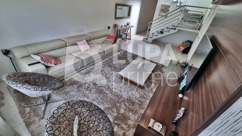 Casa à venda com 4 quartos, 200m² - Foto 1