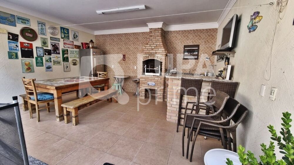 Casa à venda com 4 quartos, 200m² - Foto 2