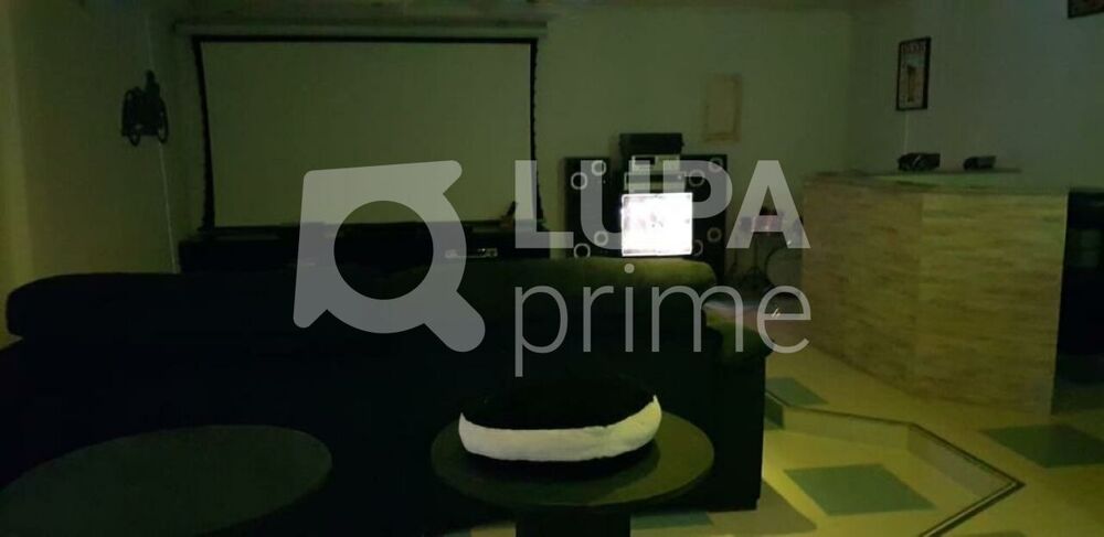 Casa para alugar com 3 quartos, 400m² - Foto 1