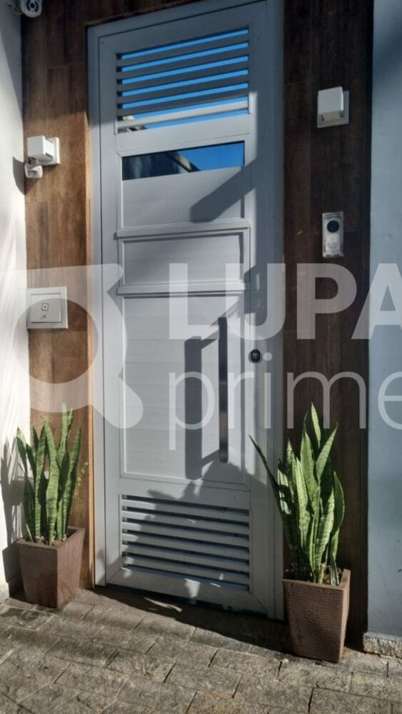 Casa à venda com 5 quartos, 193m² - Foto 4