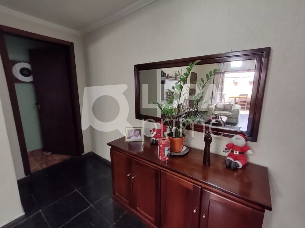 Casa à venda com 3 quartos, 340m² - Foto 3