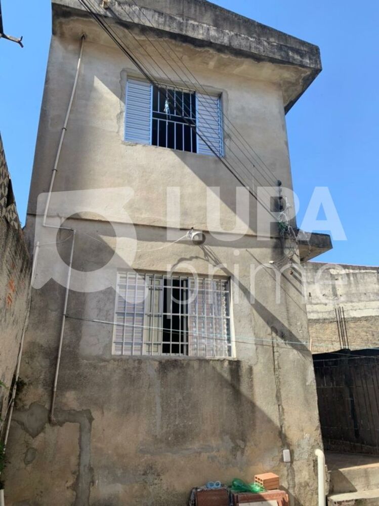Casa à venda com 3 quartos, 100m² - Foto 1