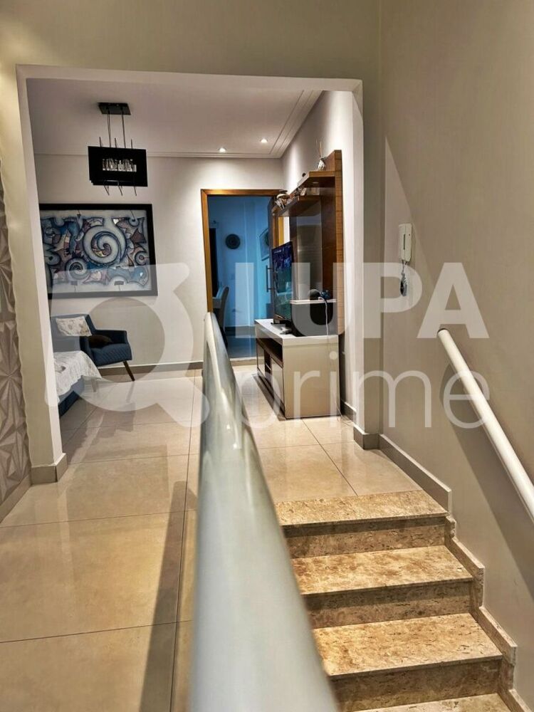 Casa à venda com 3 quartos, 333m² - Foto 4
