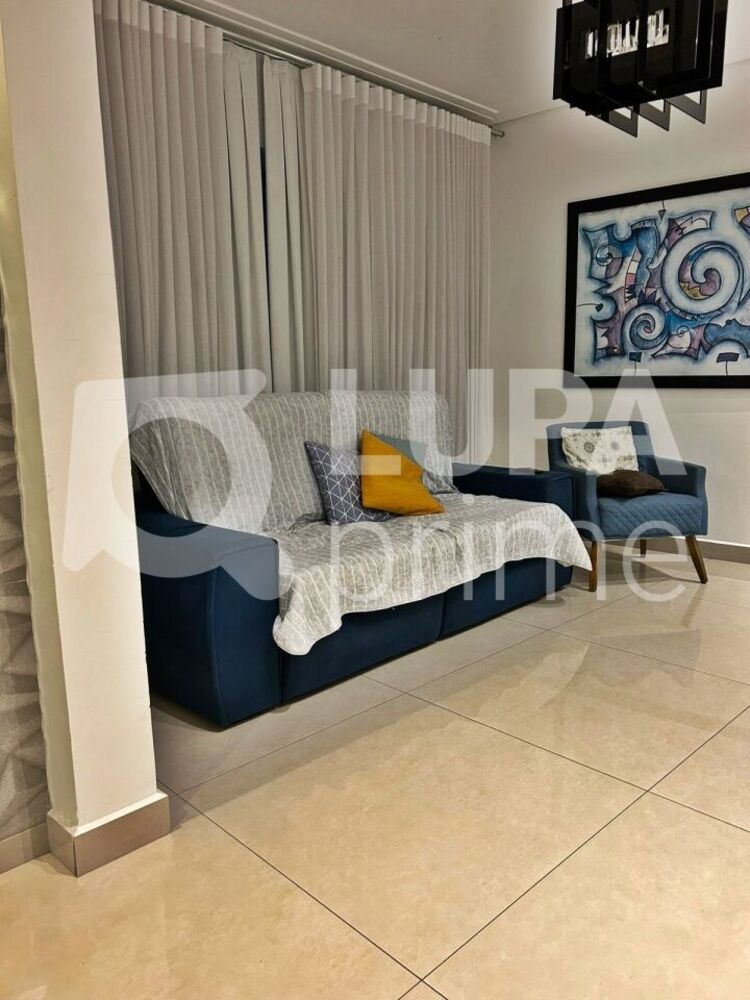 Casa à venda com 3 quartos, 333m² - Foto 3