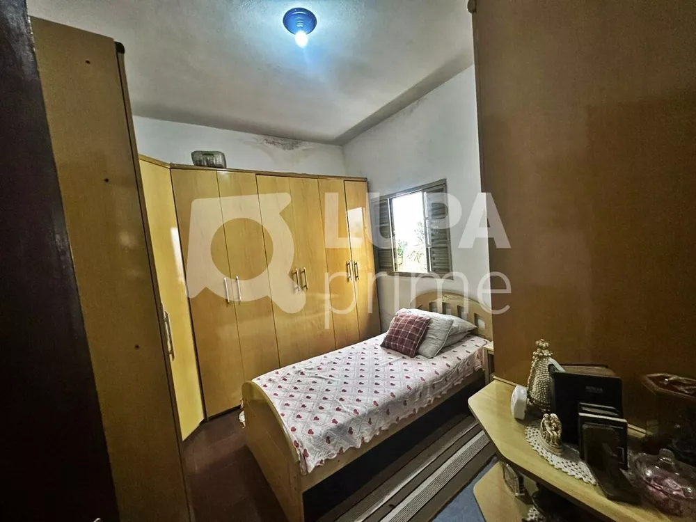 Casa à venda com 5 quartos, 203m² - Foto 4