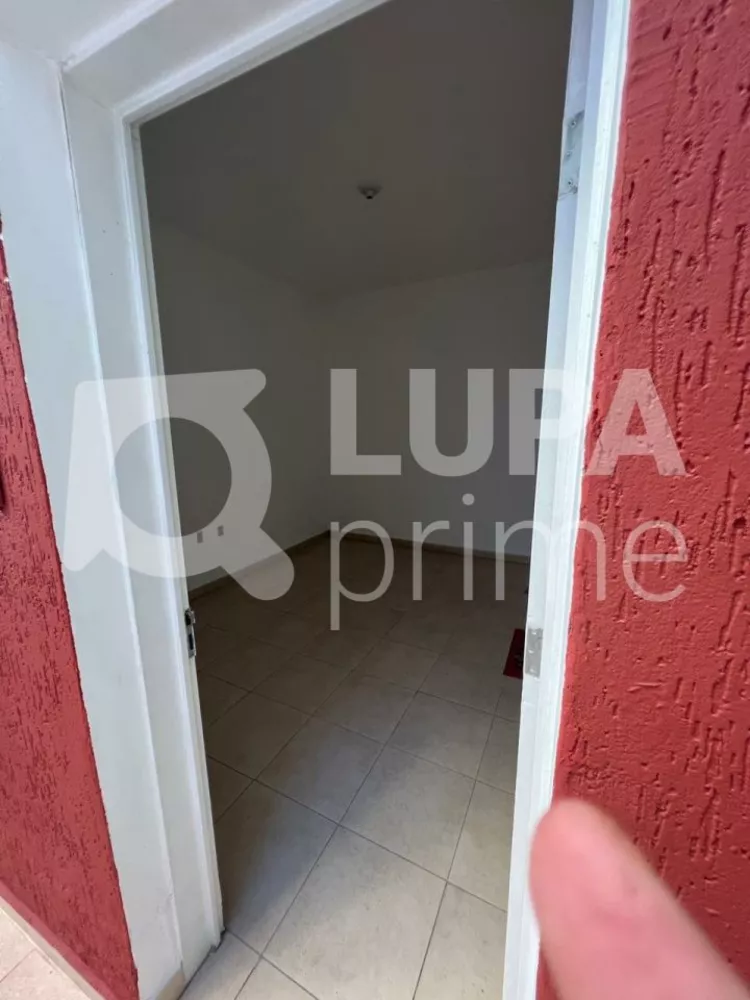 Casa Comercial para alugar com 4 quartos, 254m² - Foto 3