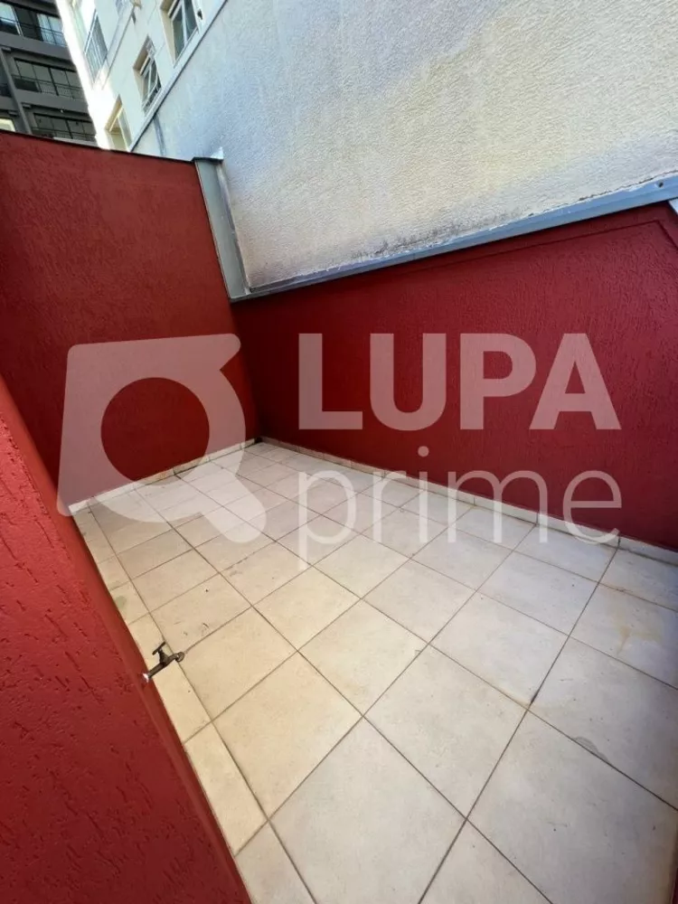 Casa Comercial para alugar com 4 quartos, 254m² - Foto 2