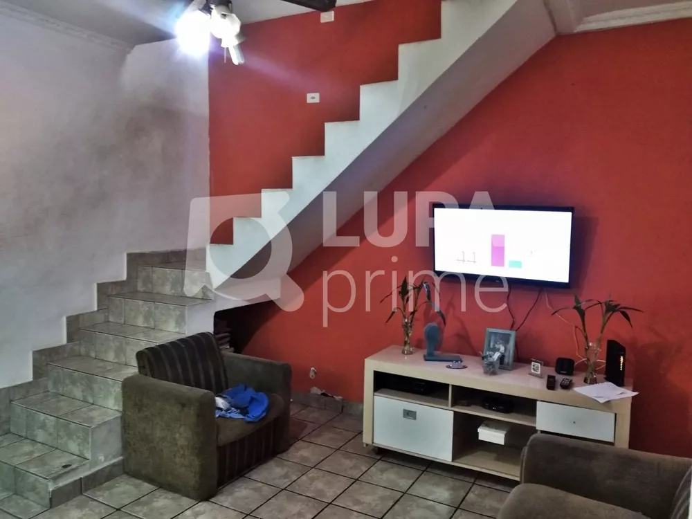 Casa à venda com 5 quartos, 250m² - Foto 1