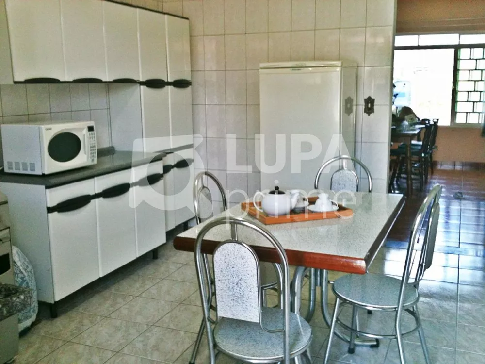 Casa à venda com 4 quartos, 400m² - Foto 4