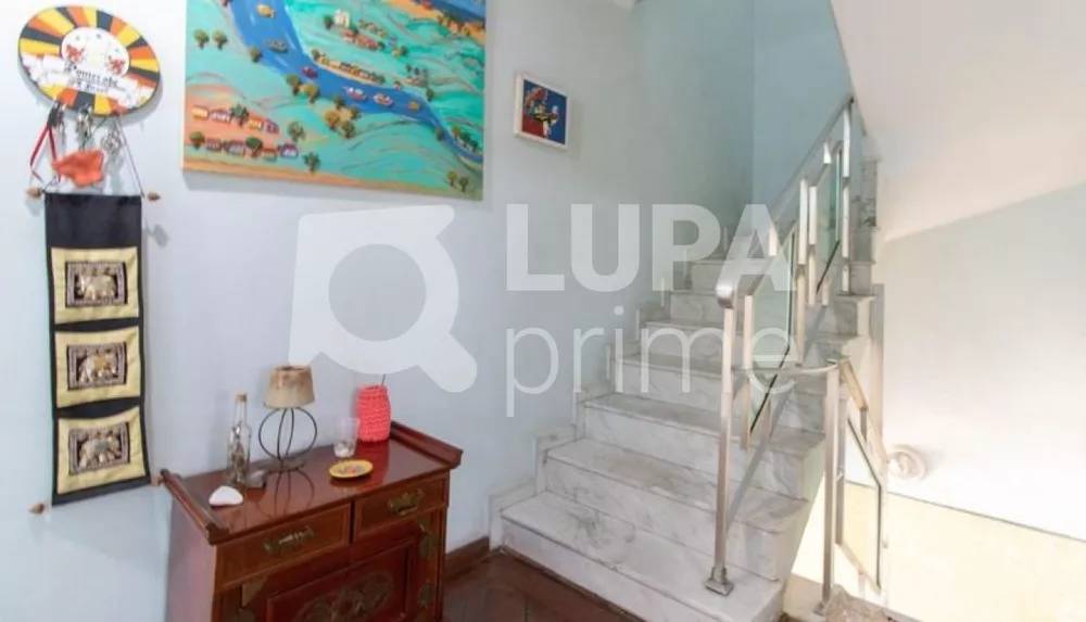 Casa à venda com 3 quartos, 181m² - Foto 8