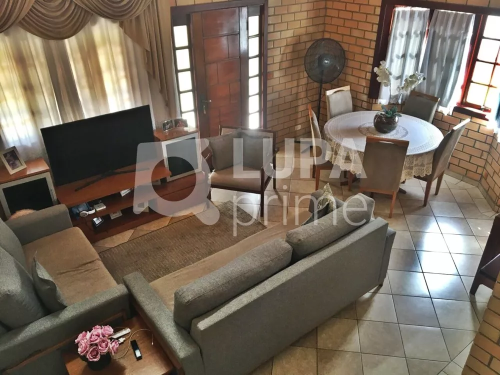 Casa à venda com 3 quartos, 300m² - Foto 1