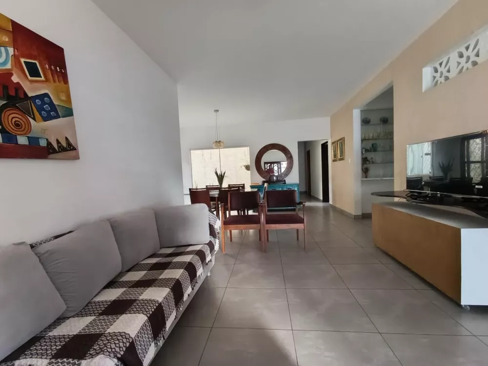 Casa à venda com 4 quartos, 360m² - Foto 1