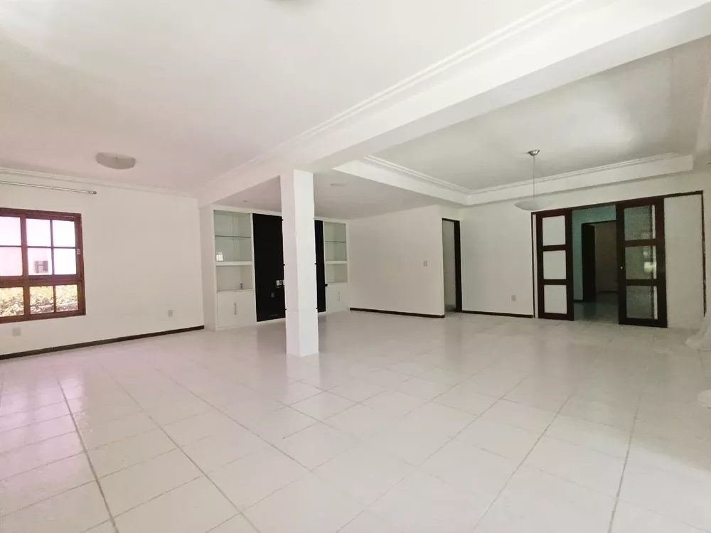 Casa de Condomínio à venda com 4 quartos, 400m² - Foto 3