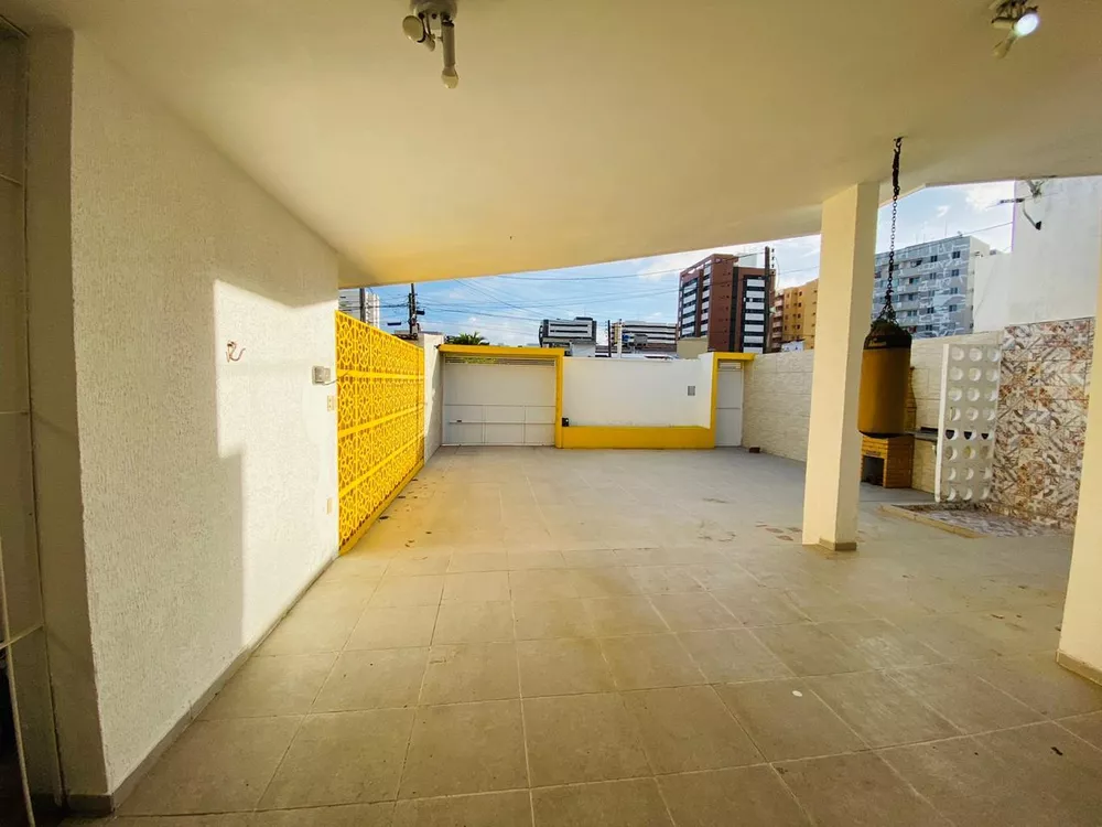 Casa à venda com 5 quartos, 300m² - Foto 3