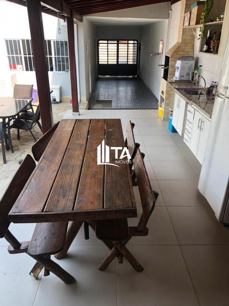 Casa, 4 quartos, 180 m² - Foto 1